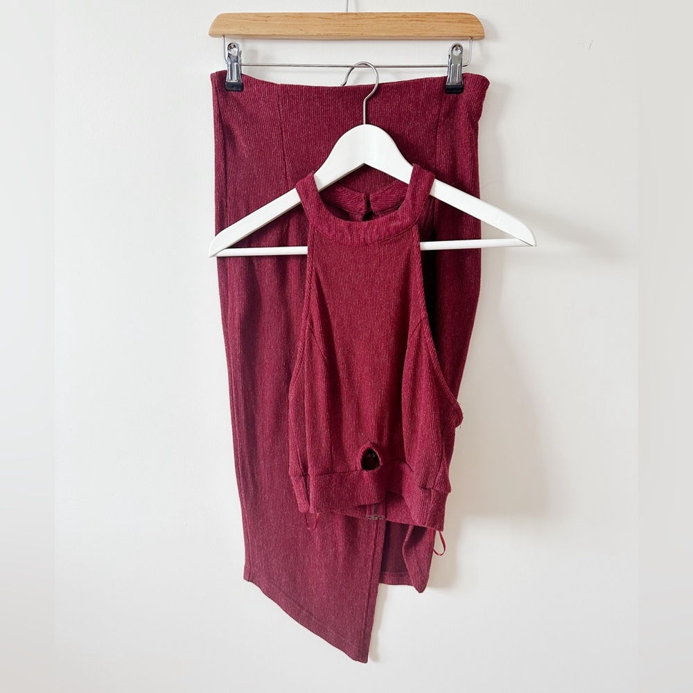 L’ATISTE BURGUNDY 2 PIECE SKIRT SET size large
